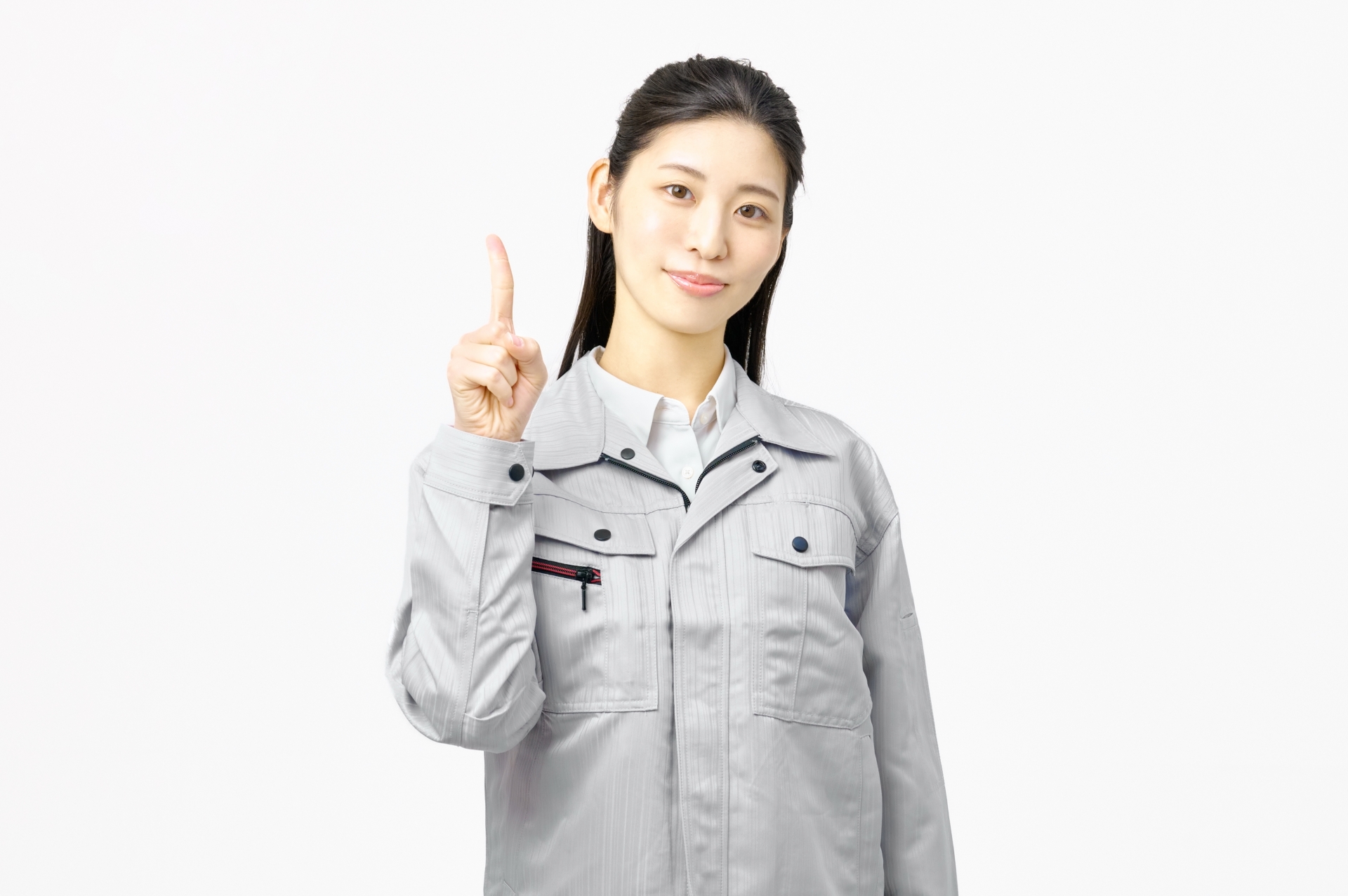 人差し指を立てる作業服の女性