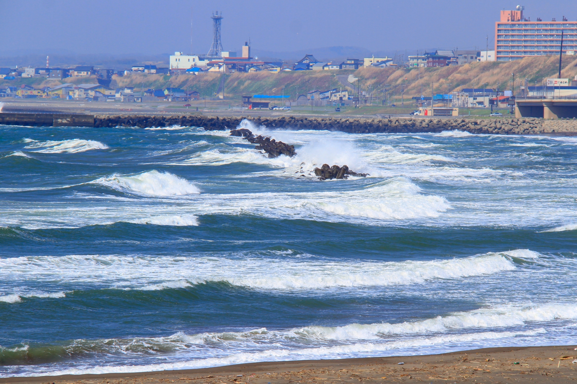 日本海の荒波(留萌市) 2　横方向から