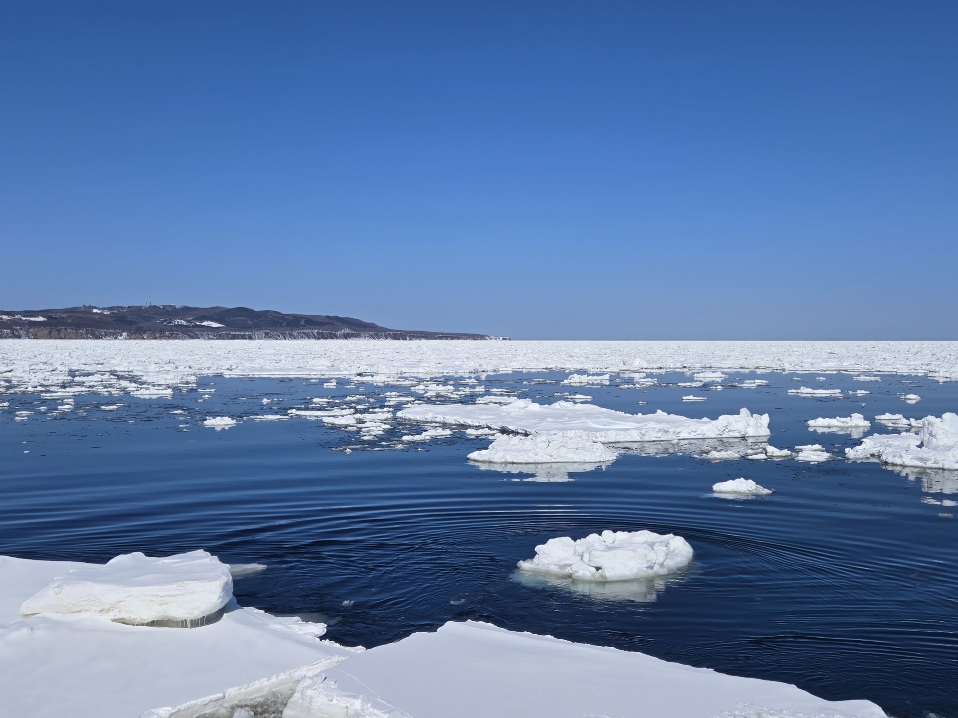 冬の北海道 網走 オホーツク海 流氷
