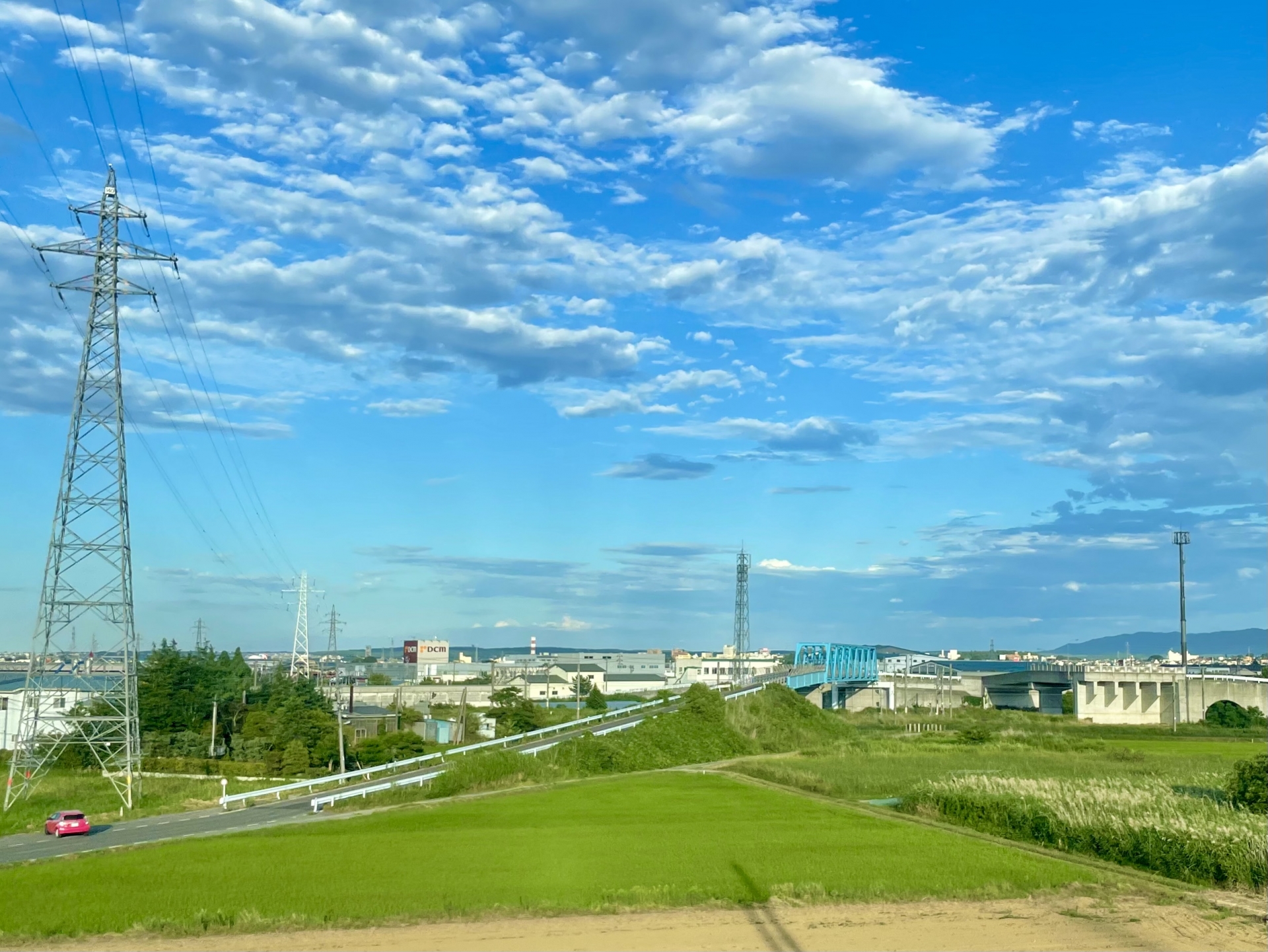 東北新幹線から眺める八戸市長苗代の風景