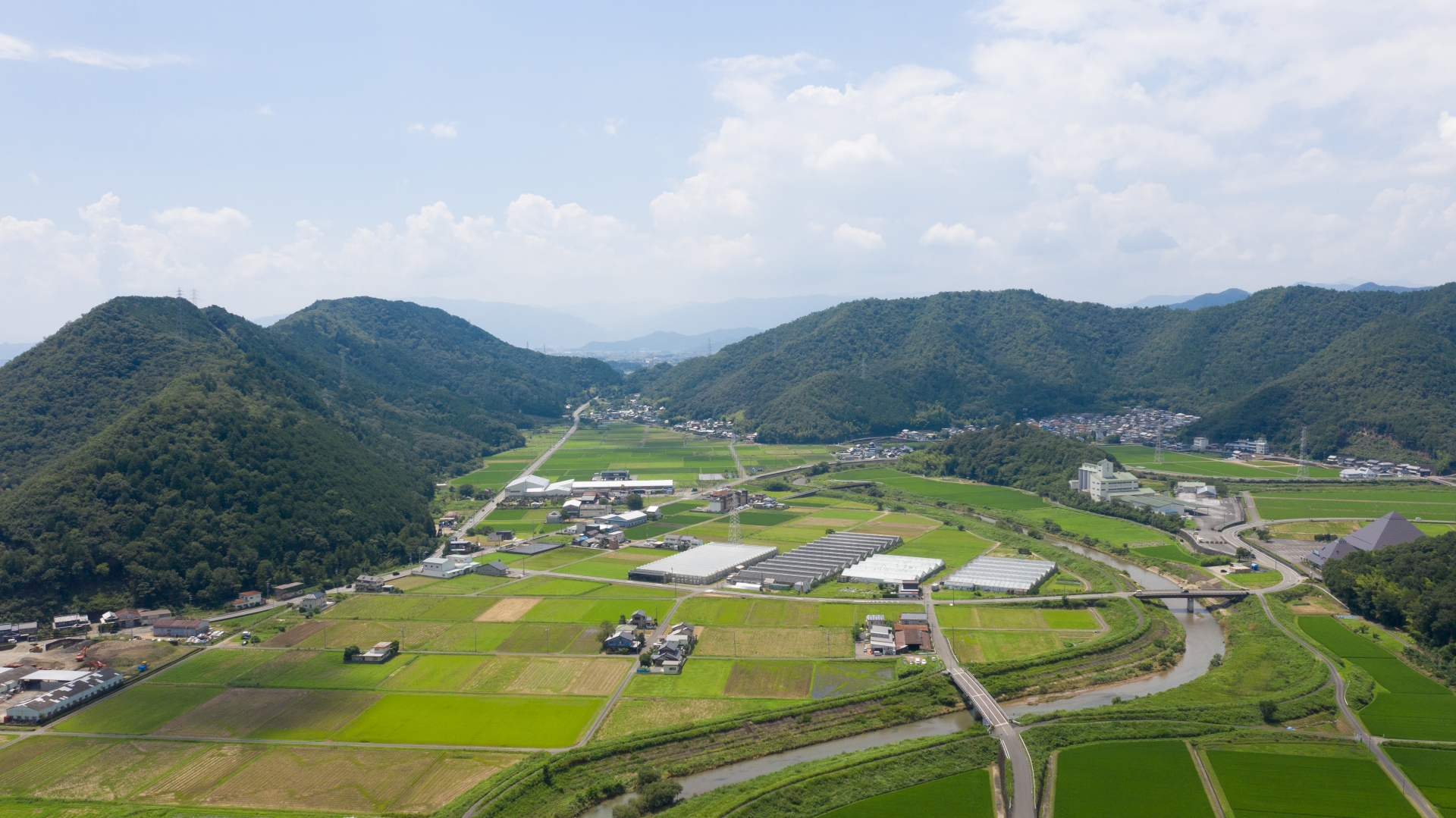 岐阜県岐阜市の田園風景、連棟ハウスや畑など
